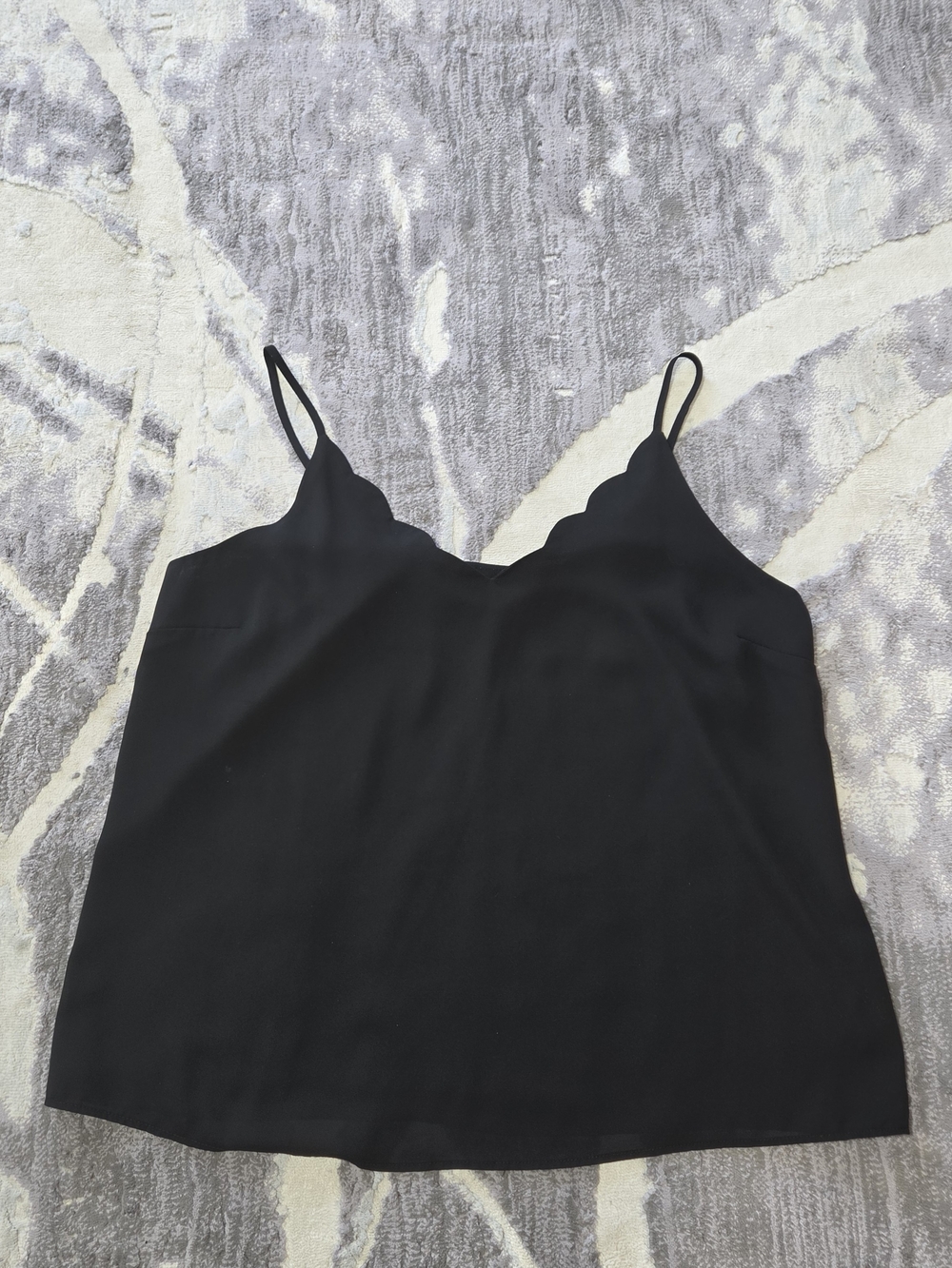 Kismet Black Scalloped V-Neck Camisole Size XL